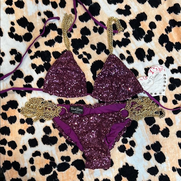 NWT LG/Xl All that glitters Beach Bunny purple Bikini with Gold Chains - Picture 1 of 4